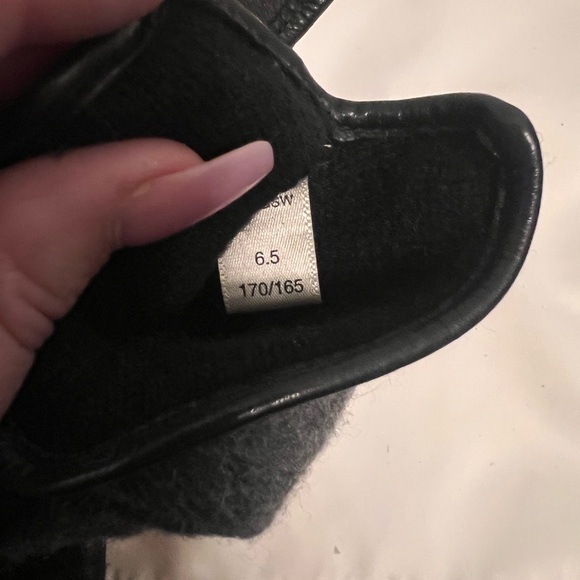 Burberry Black Leather Gloves - Picture 5 of 5